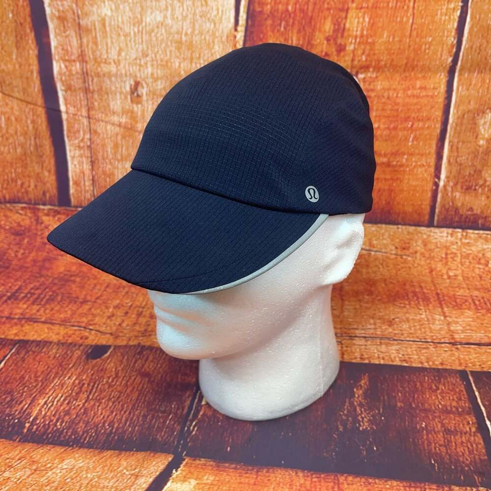 Lululemon Fast and Free Running Hat WovenAir Black Sz Small/Medium